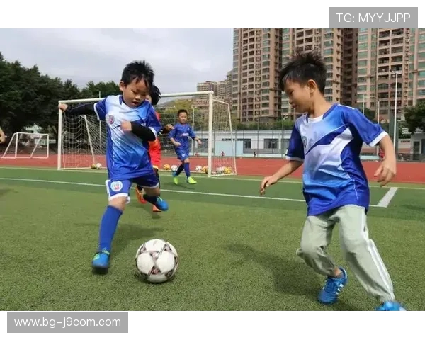 秋季足球训练后的恢复方法与注意事项解析