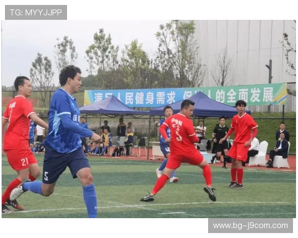 足球青春时光定格 赛场上的笑脸与拼搏精神永载记忆